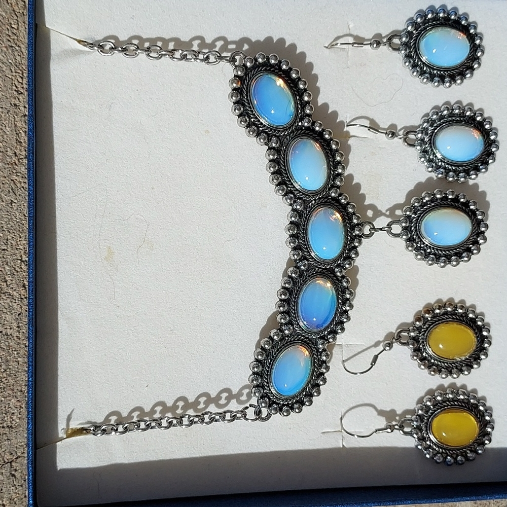 Necklace and earrings set